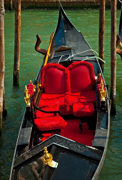 Barcos de góndola venecianos — Foto de Stock