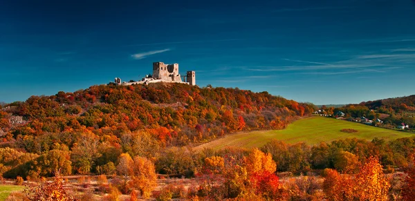 Середньовічний замок в місті csopak — стокове фото