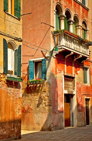 Casas velhas agradáveis em Veneza — Fotografia de Stock