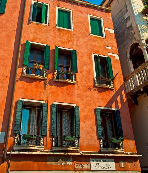 Casas velhas agradáveis em Veneza — Fotografia de Stock