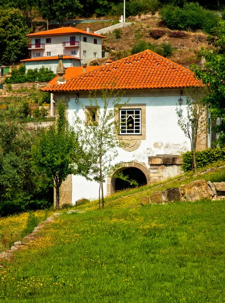 Bonita casa na aldeia — Fotografia de Stock