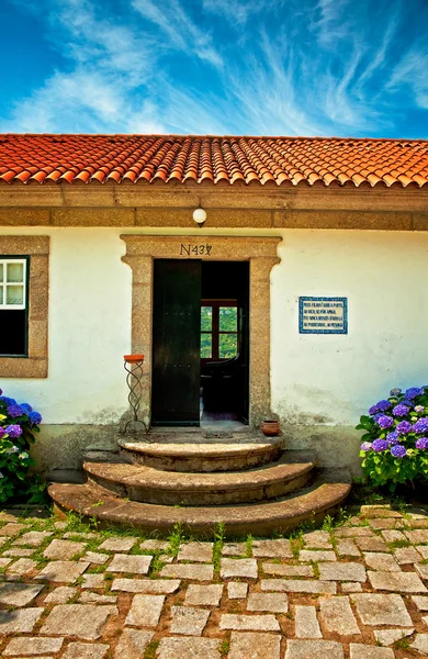 Bonita casa en el pueblo — Foto de Stock