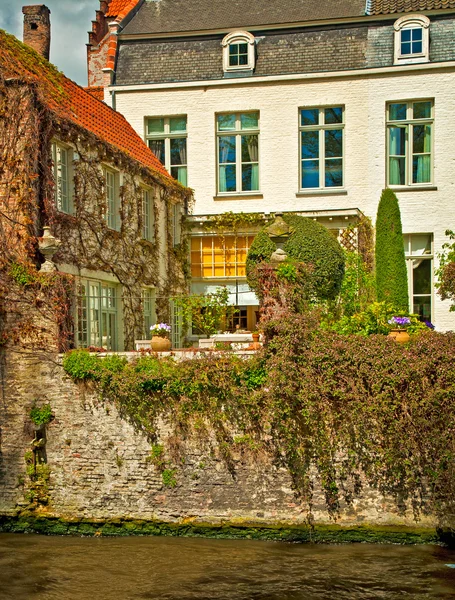 Casas ao longo dos canais — Fotografia de Stock