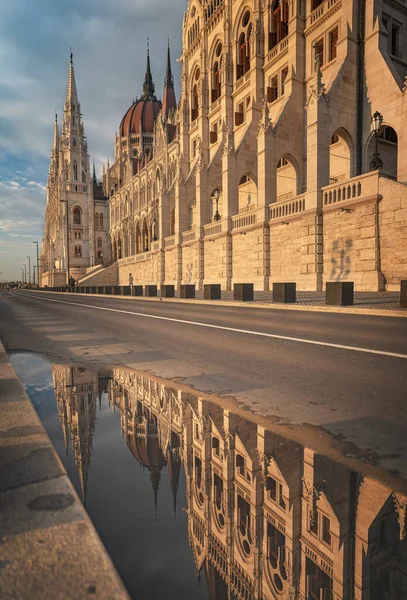 Ikonisk Ungarske Parlament Budapest - Stock-foto