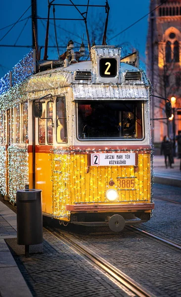 Budapest Ungheria Dicembre 2020 Tram Giallo Illuminato Budapest Immagine Stock