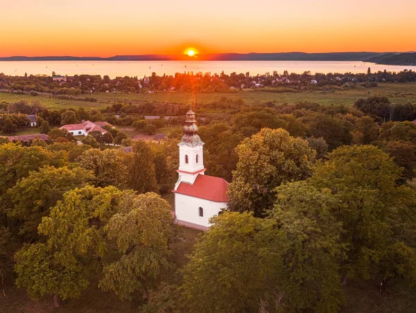 Kleine Kapel Szantodpuszta Hongarije Bij Zonsondergang — Stockfoto