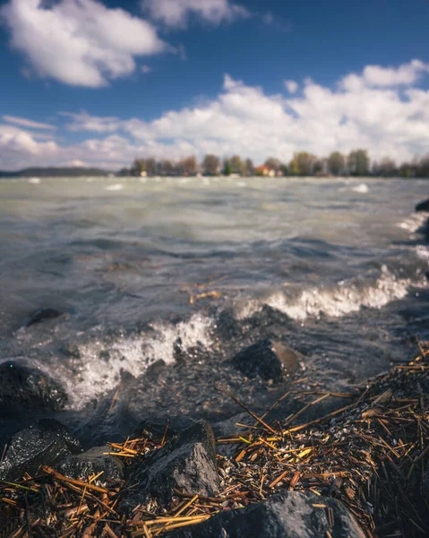 Burzliwe Jezioro Balaton Wiosną — Zdjęcie stockowe