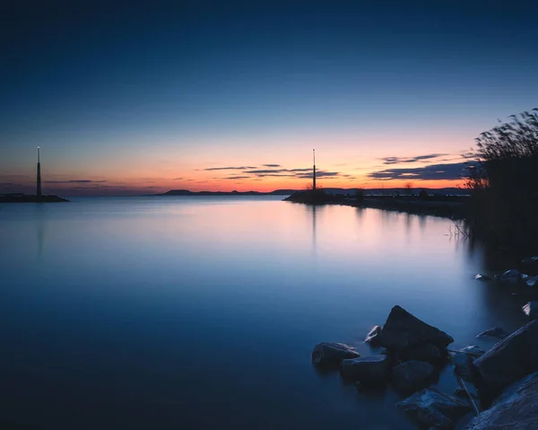 Ωραίο Και Πολύχρωμο Ηλιοβασίλεμα Πάνω Από Λίμνη Μπάλατον — Φωτογραφία Αρχείου