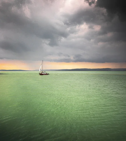 Voilier Dans Tempête Lac Balaton Hongrie — Photo