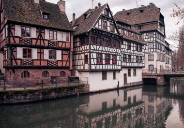 Fransa 'nın eski Strasbourg kentindeki evler