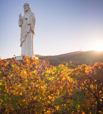 TARCAL, HUNGARY - 23 Ekim 2021: Tarcal, Macaristan 'daki ünlü İsa heykeli.
