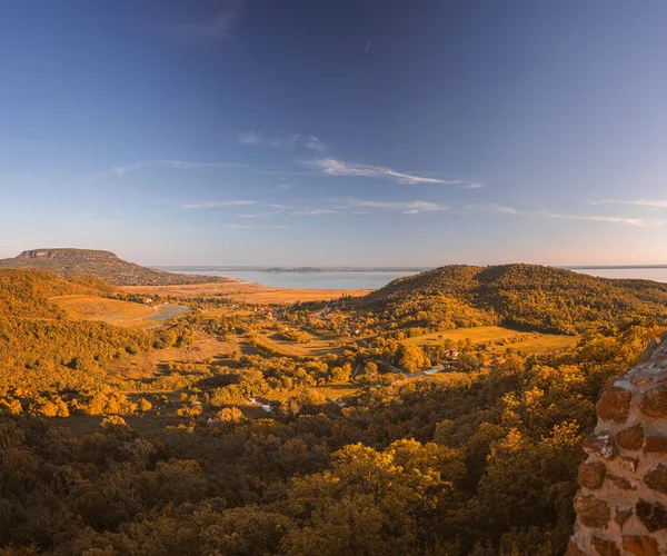 秋のBadacsony山の素晴らしいパノラマビュー — ストック写真