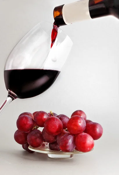 Red wine poured in a glass — Stock Photo, Image