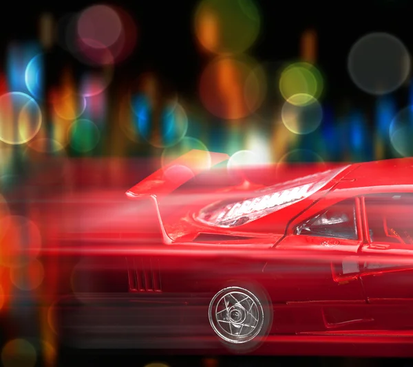 Красная машина с размытыми движениями — стоковое фото