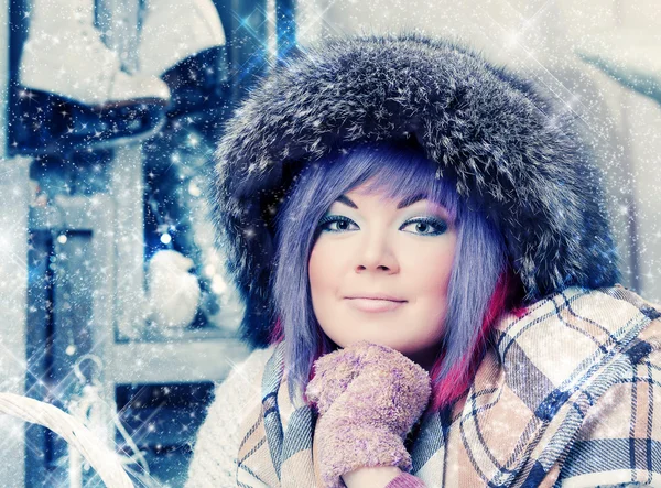 Beautiful woman in winter fur hat. — Stock Photo, Image
