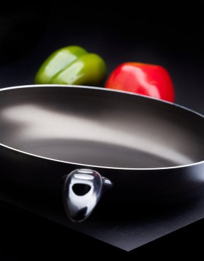 dokulu eski kağıt arka plan ile kızartma tavası