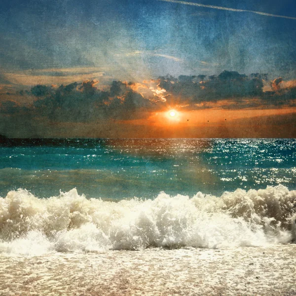 Sea with waves and sunset — Stock Photo, Image