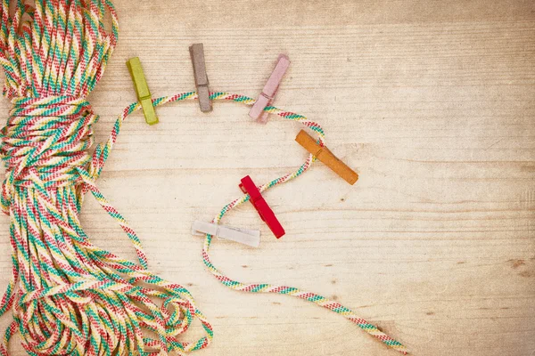 Rope and colorful clothing pins — Stock Photo, Image