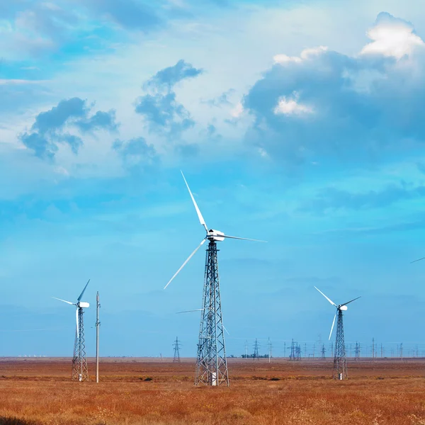 Wind turbine during clouds sky — Stock Photo, Image