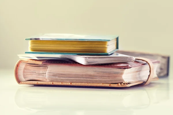 Bücherstapel isoliert — Stockfoto