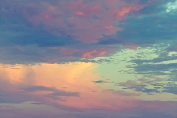 Vibrant cloudscape at sunrise — Stock Photo, Image