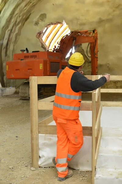 Trabajando en el túnel — Foto de Stock