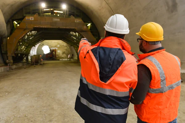 Werken in de tunnel — Stockfoto