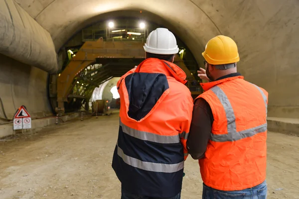 Trabajando en el túnel — Foto de Stock