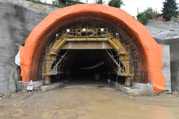 Werken in de tunnel — Stockfoto