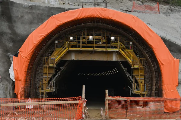 Werken in de tunnel — Stockfoto