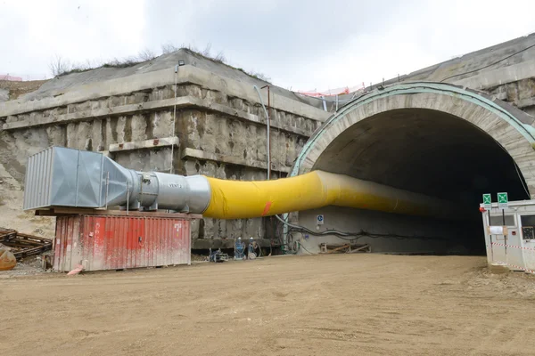 Werken in de tunnel — Stockfoto