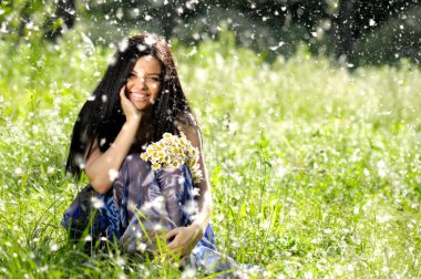 neşeli genç kadınlar