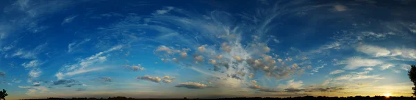 Gökyüzü günbatımı panorama — Stok fotoğraf