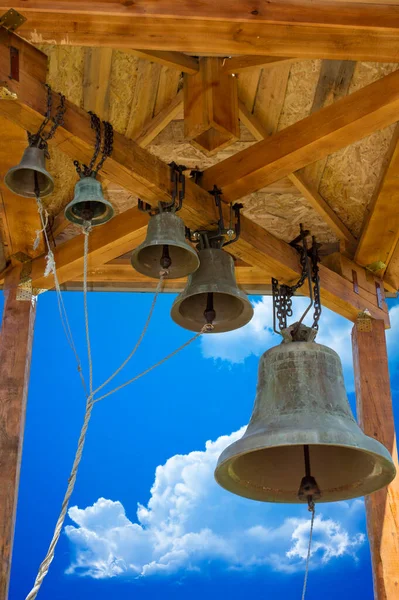 Campane Della Chiesa Contro Cielo Blu — Foto Stock