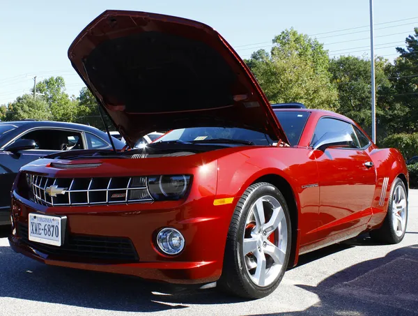 Červený camaro — Stock fotografie