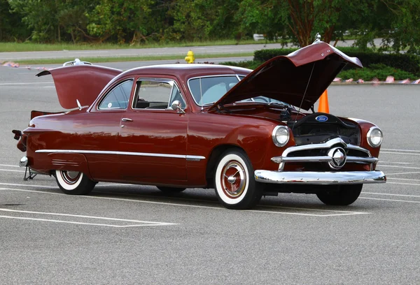 Ford Custom 1949 — Photo