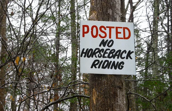 Kein Hinweisschild zum Reiten — Stockfoto