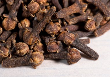 Karanfil (eugenia caryophyllata) yığını. Makro