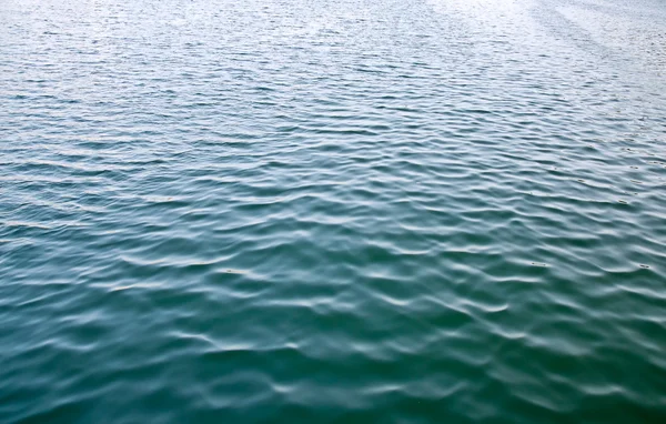 Wellen Wasser Oberflächentextur auf dem Meer Hintergrund — Stockfoto