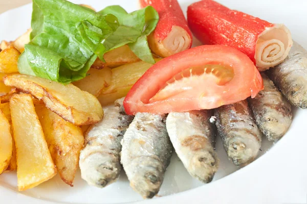 Sardine and salad arrangement fresh healthy food — Stock Photo, Image