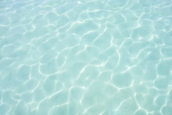 穏やかなきれいな水水中砂浜海の基地 — ストック写真