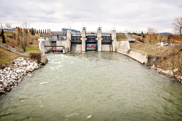 Rivière eau électricité électricité barrage construction — Photo
