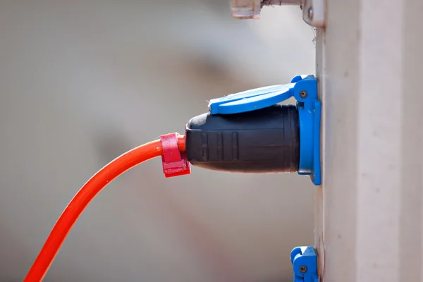 Prise d'alimentation électrique et cordon à l'extérieur — Photo