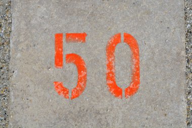 50 numaralı turuncu ile park yerini kapatın.