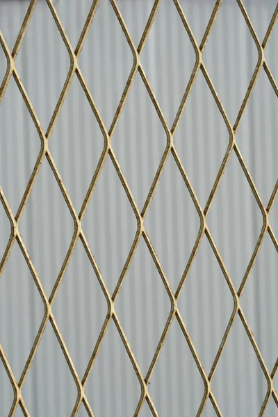 薄い錆びた金属製の柵の詳細 — ストック写真