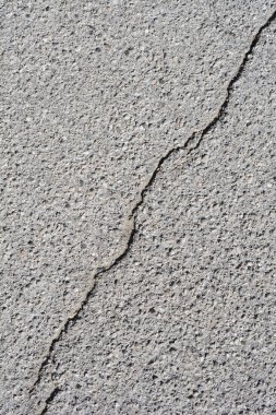 Çapraz çatlaklı asfalt yolun ayrıntıları