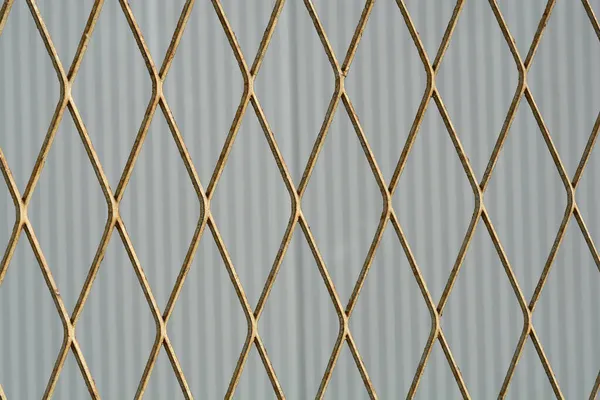 薄い錆びた金属製の柵の詳細 — ストック写真