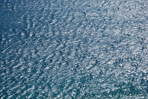 浅光反射的蓝色亚得里亚海表面的细节 — 图库照片