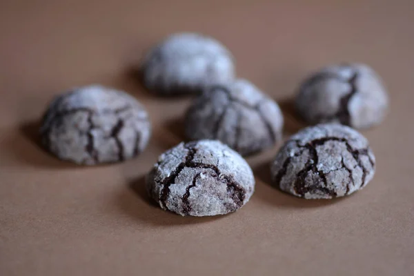 Close Chocolate Crinkle Cookies Brown Paper Background — Fotografia de Stock
