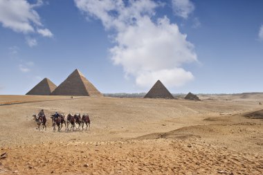 giza piramitleri